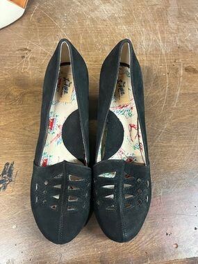 Anthropologie Miss L Fire Black Suede Vintage Style Pump Heels- 39